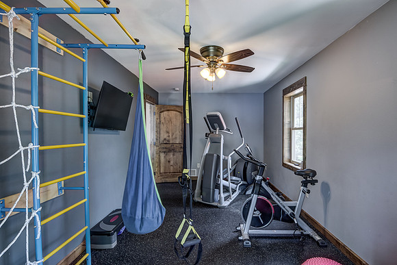 11 - Upper Level Bedroom - 3-2