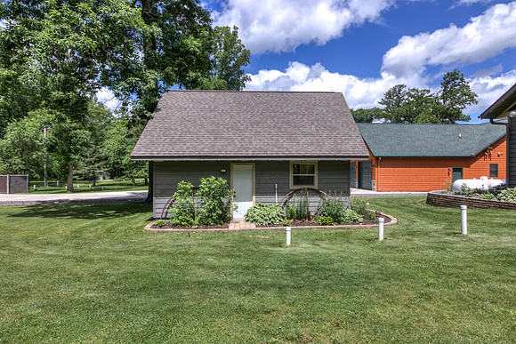 18 - Outbuilding-1