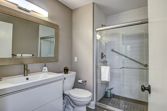 07 - Primary Bathroom-1