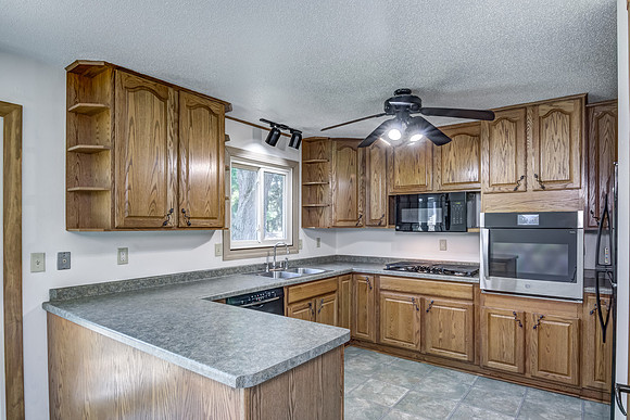 03 - Kitchen-1
