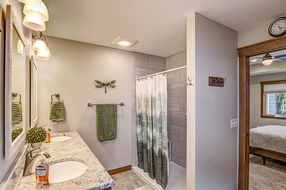 07 - Primary Bathroom-1