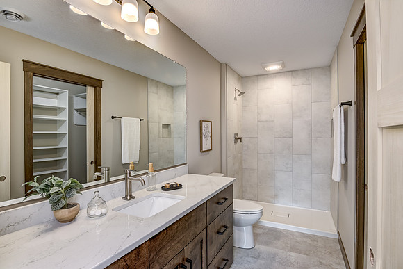 07 - Primary Bathroom-1