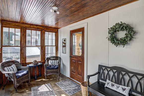 09 - Seasonal Porch-2