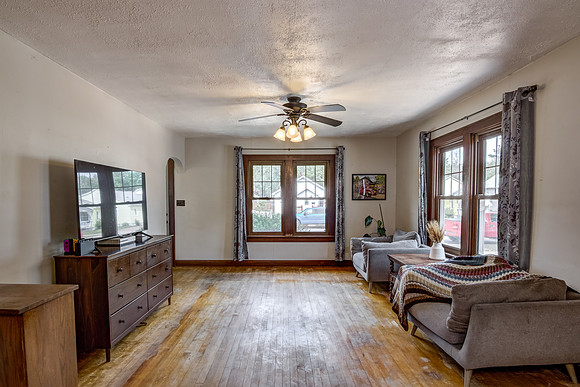 02 - Living Room-3