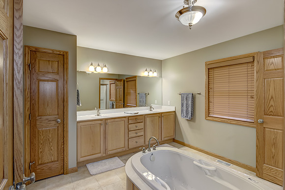 07 - Primary Bathroom-2