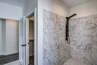 07 - Primary Bathroom-3
