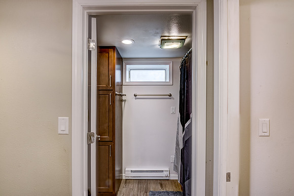 07 - Primary Bathroom-2