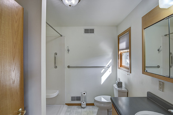 07 - Primary Bathroom-1