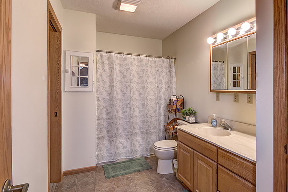 07 - Primary Bathroom-1