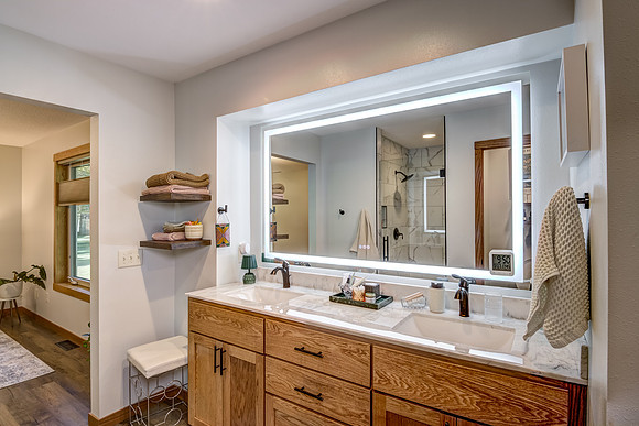 07 - Primary Bathroom-1
