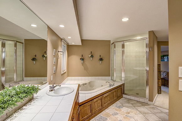 07 - Primary Bathroom-1