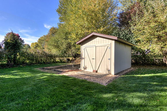 18 - Outbuilding-1