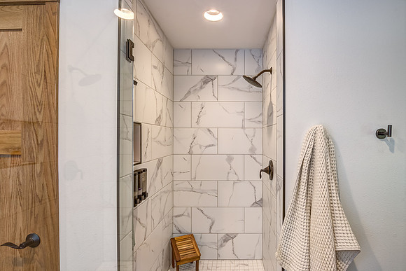 07 - Primary Bathroom-3
