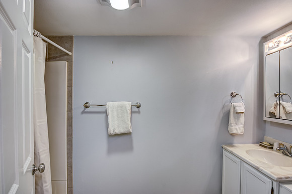 12b - Bathroom-3