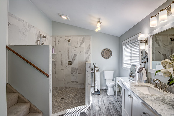 07 - Primary Bathroom-1