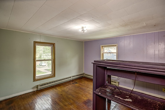 11 - Upper Level Bedroom - 1-1-DAI