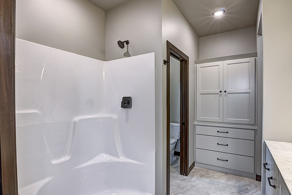 07 - Primary Bathroom-2