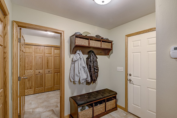 16c - mudroom-1
