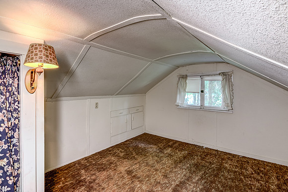 11 - Upper Level Bedroom - 2-2-Edit
