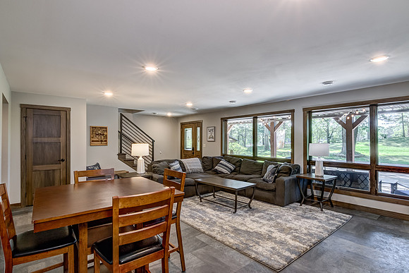 05 - Family Room-2