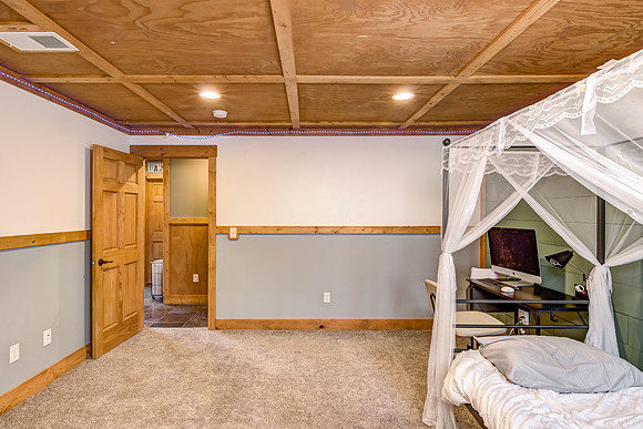10 - Main Level Bedroom - 4-2