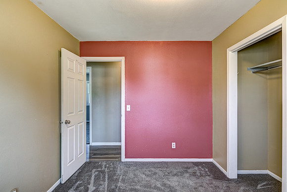 10 - Main Level Bedroom - 3-2