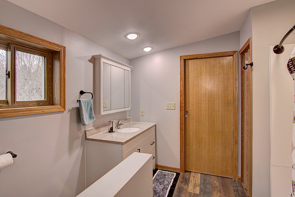 07 - Primary Bathroom-1