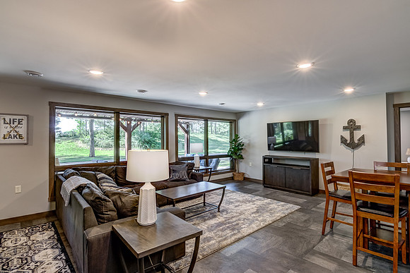 05 - Family Room-1