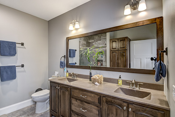 07 - Primary Bathroom-1