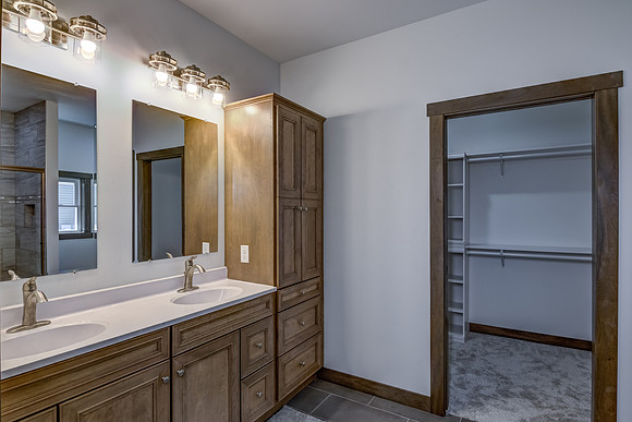 07 - Primary Bathroom-1