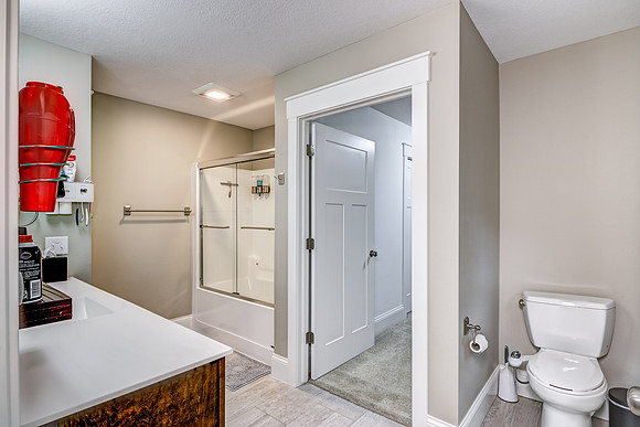 07 - Primary Bathroom-1