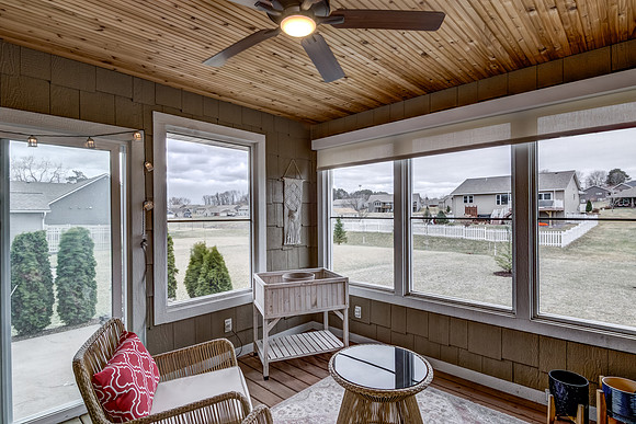 09 - Seasonal Porch-1