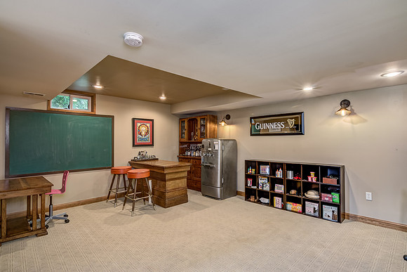 05 - Family Room-1
