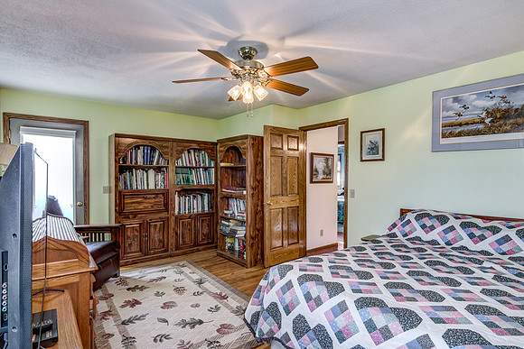 06 - Primary Bedroom-3