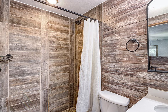 07 - Primary Bathroom-1