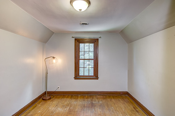 11 - Upper Level Bedroom - 4-1