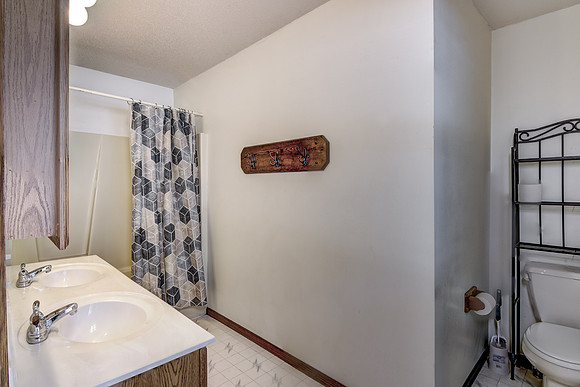 07 - Primary Bathroom-2