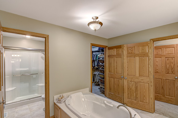 07 - Primary Bathroom-1