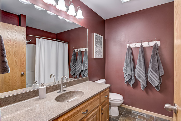 07 - Primary Bathroom-1