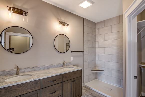 07 - Primary Bathroom-1