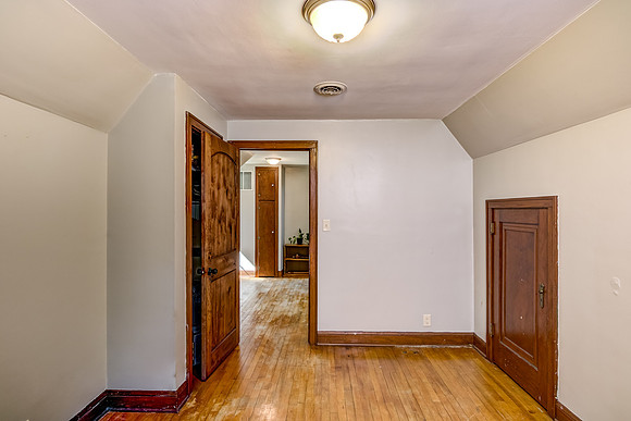 11 - Upper Level Bedroom - 4-2