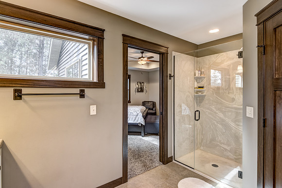 07 - Primary Bathroom-3