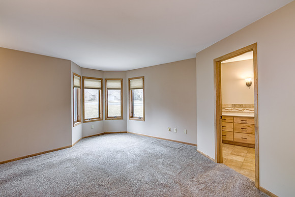 06 - Primary Bedroom-1