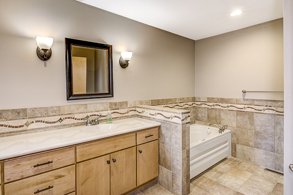 07 - Primary Bathroom-1