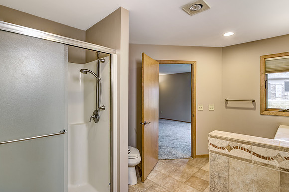 07 - Primary Bathroom-2