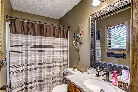 07 - Primary Bathroom-1