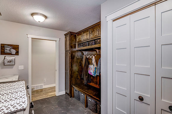 16c - mudroom-1