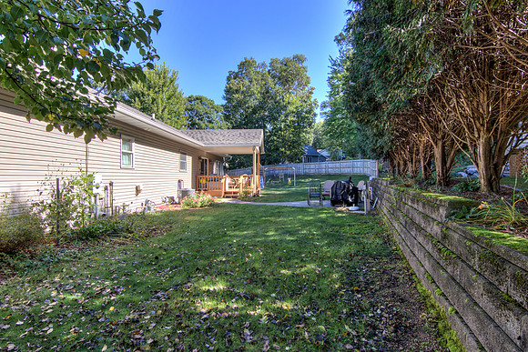 19 - Backyard-04