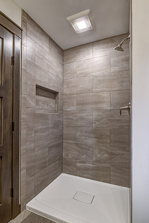 07 - Primary Bathroom-3