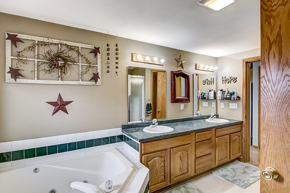 07 - Primary Bathroom-1